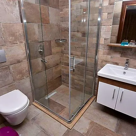 Hotel Uzunhan 3*
