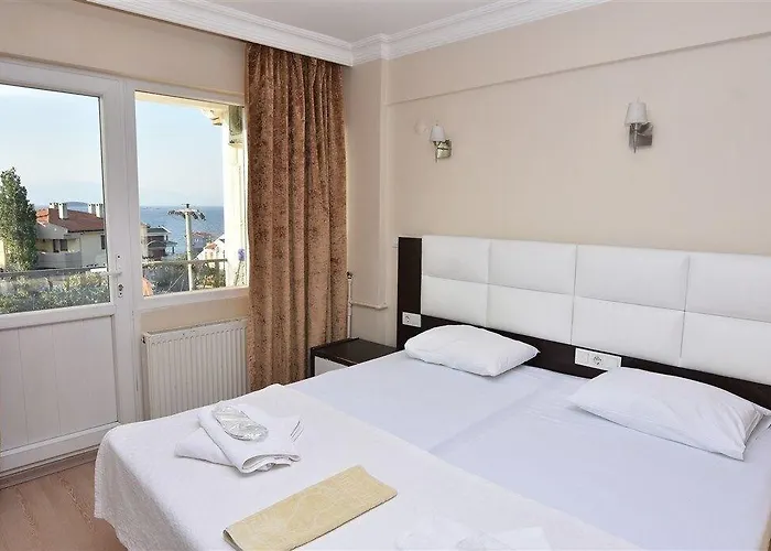 乌尊汉酒店 Ayvalı