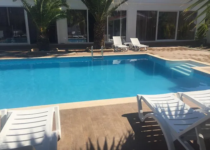 乌尊汉酒店 Ayvalı