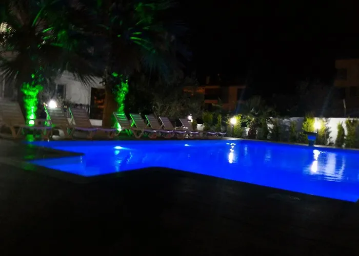 乌尊汉酒店 Ayvalı