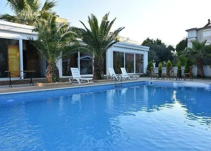 乌尊汉酒店 Ayvalı